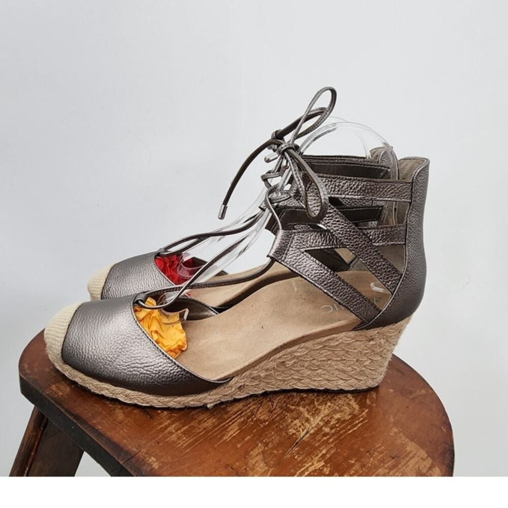 Women's Vionic Lace Up Espadrilles Silver Tan Cap Toe Size 10